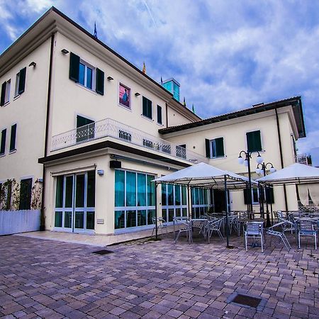 Hotel Butterfly Torre del Lago Puccini Exteriör bild