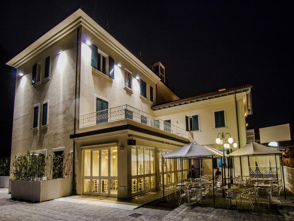 Hotel Butterfly Torre del Lago Puccini Exteriör bild