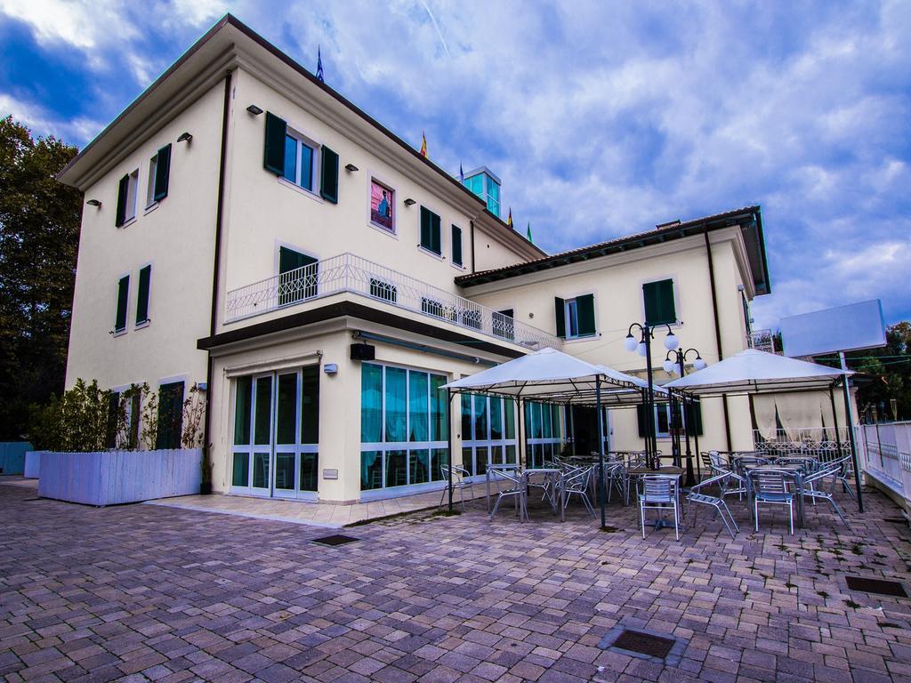 Hotel Butterfly Torre del Lago Puccini Exteriör bild