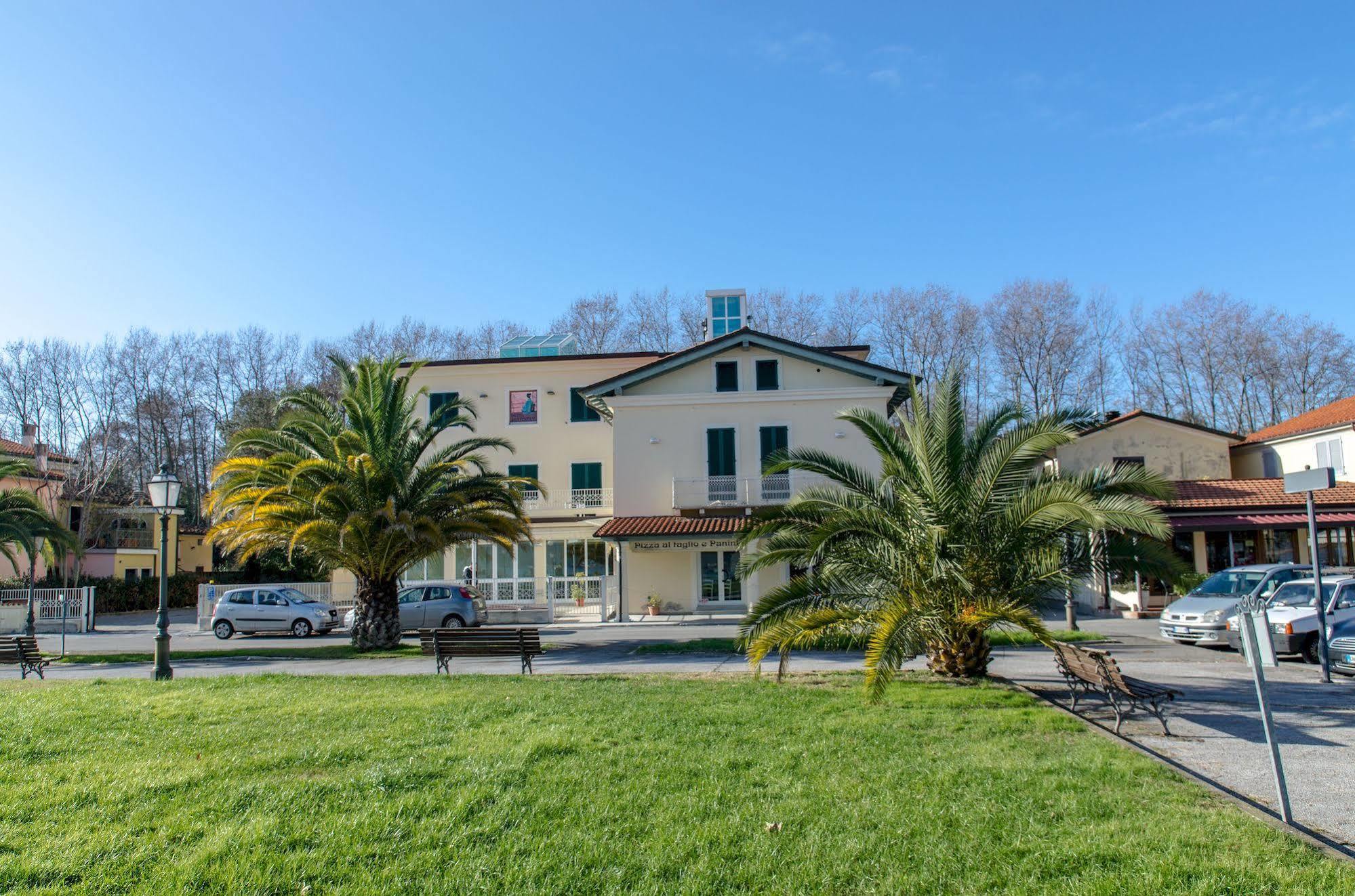 Hotel Butterfly Torre del Lago Puccini Exteriör bild